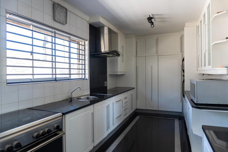 6 Bedroom Property for Sale in Plattekloof Western Cape